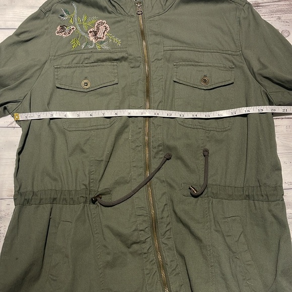 Westport Olive Green Embroidered Flowers Women’s jacket Size L Preowned - Picture 6 of 10